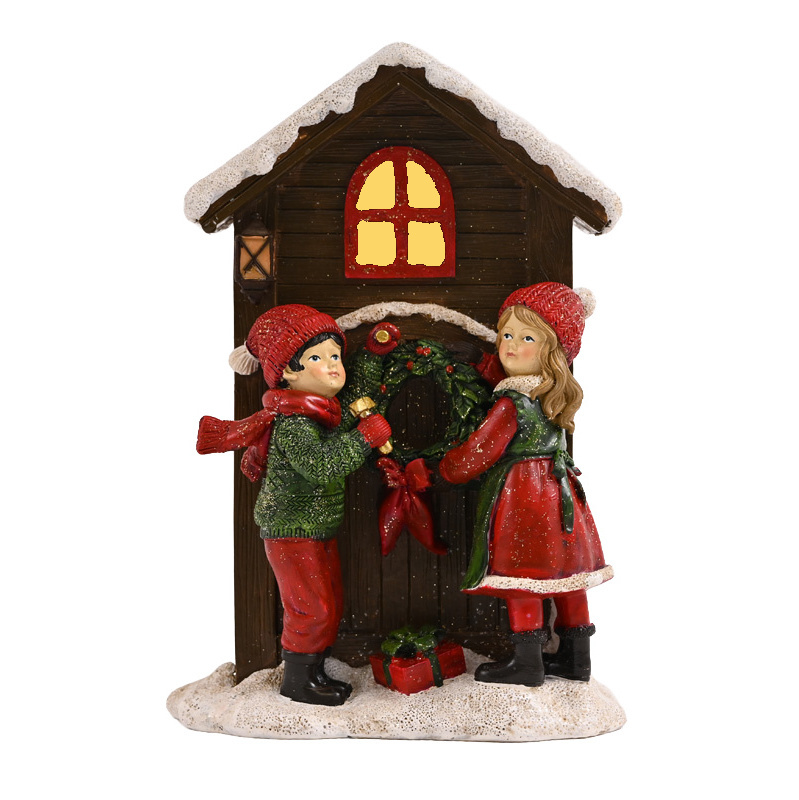 Děti zimy před svítící chaloupkou 19cm